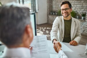 Cómo Investigar una Empresa para una Entrevista de Trabajo: Consejos para Impresionar y Triunfar