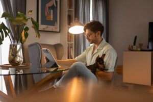Cómo Empezar un Trabajo Secundario: Comienza a Generar Ingresos Adicionales Hoy Mismo
