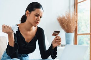 Identificando el Momento de Dejar de Usar una Tarjeta de Crédito: Señales Clave a Observar
