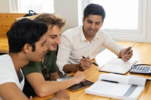 Reanudación de la Cobranza de Préstamos Estudiantiles: Lo que los Prestatarios Deben Saber Ahora