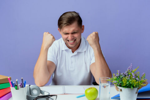 Carreras poco estrés y buen sueldo: equilibrio ideal para tu vida profesional